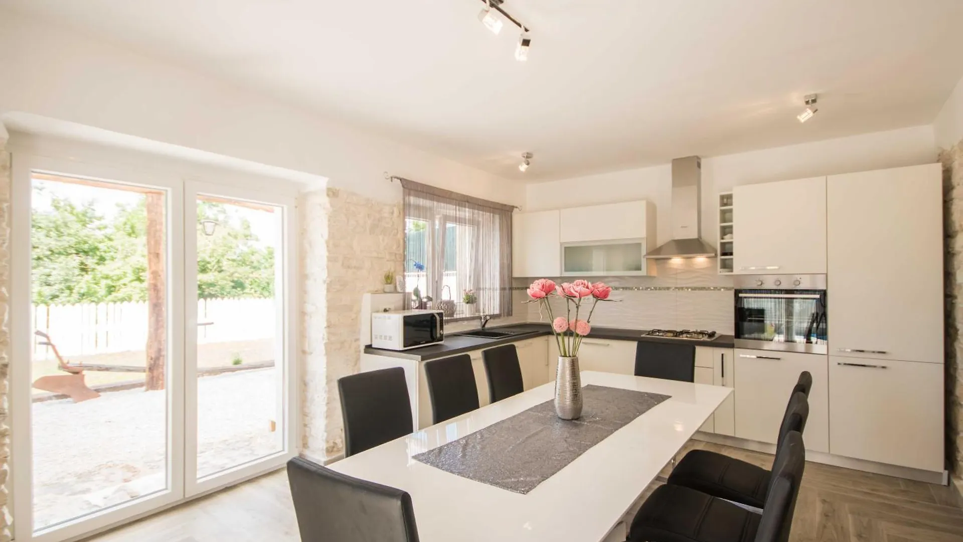 Villa Milena, A Rustic Summer Haven With Pool, Pets Welcome! Modrušani Σπίτι διακοπών