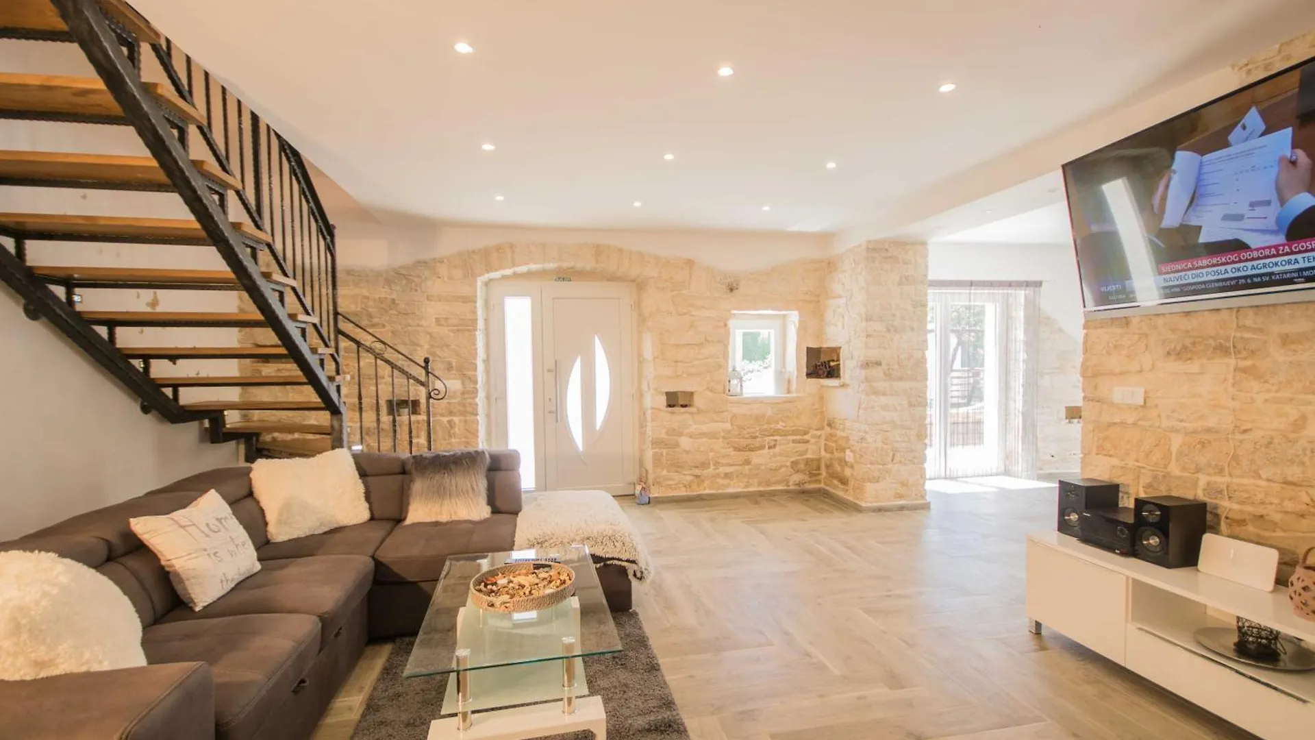 Villa Milena, A Rustic Summer Haven With Pool, Pets Welcome! Modrušani